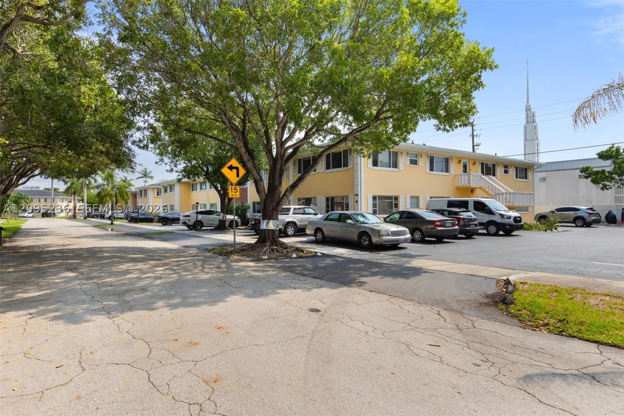 Real estate property located at 2210 56th Pl #123, Broward, Imperial Point Gardens Co, Fort Lauderdale, FL