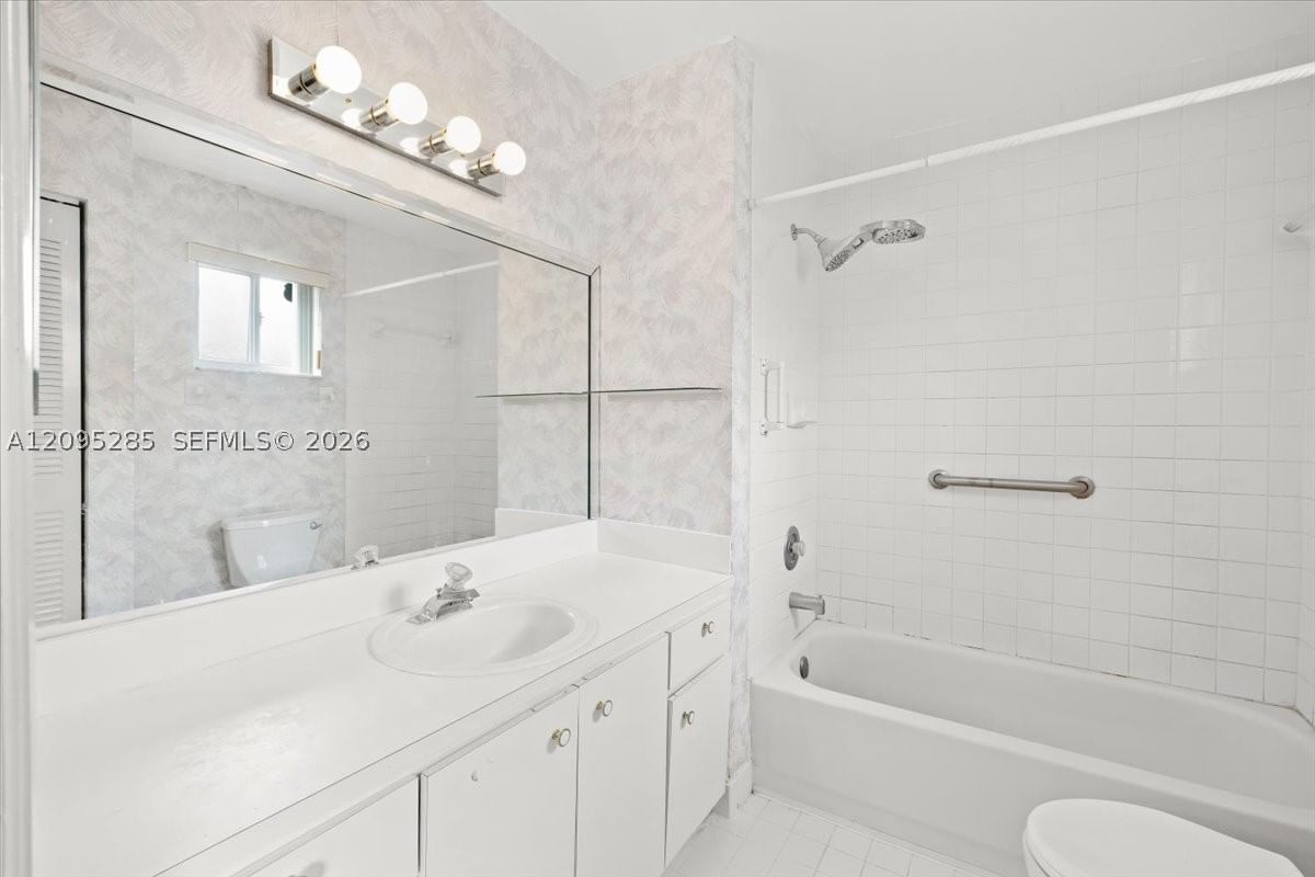 Real estate property located at 3554 80th St #202, Miami-dade, El Prado Xv Condo, Hialeah, FL