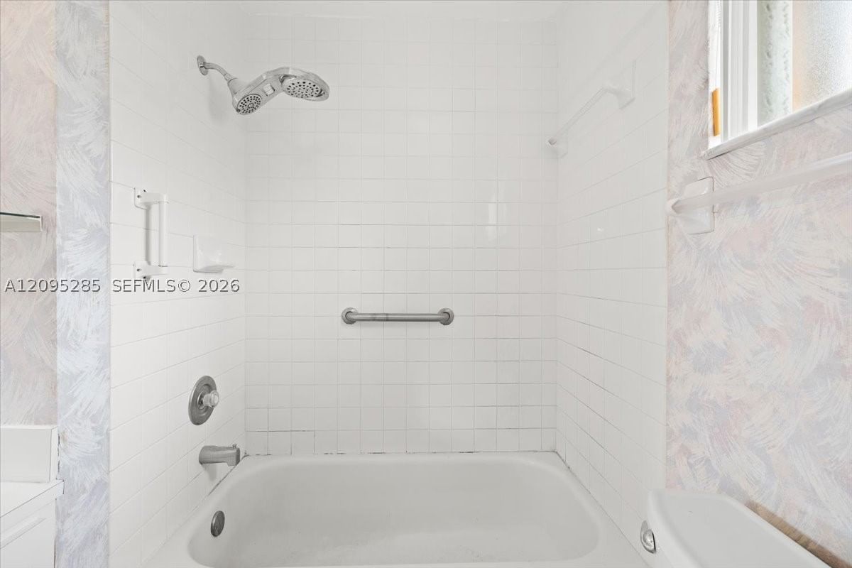 Real estate property located at 3554 80th St #202, Miami-dade, El Prado Xv Condo, Hialeah, FL