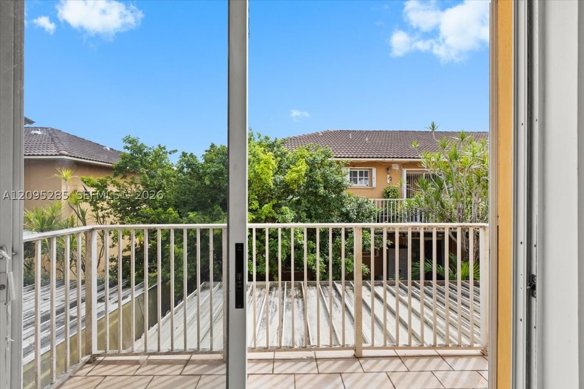 Real estate property located at 3554 80th St #202, Miami-dade, El Prado Xv Condo, Hialeah, FL