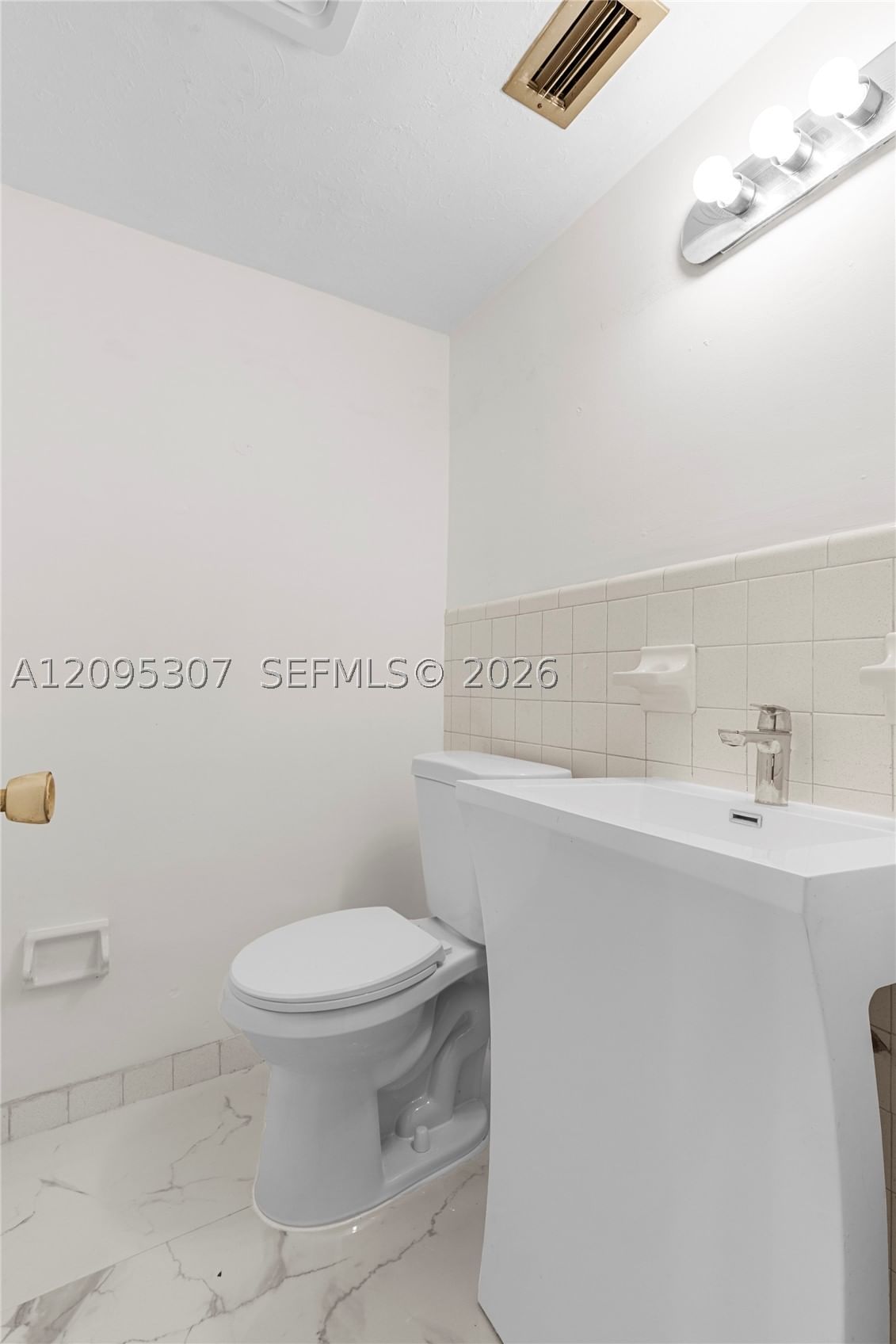 Real estate property located at 2050 39th ST W112, Broward, Lighthouse Point Gardens, Lighthouse Point, FL