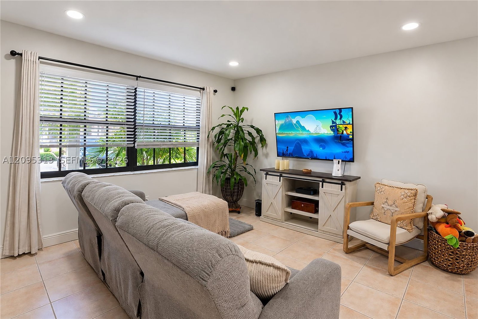 Real estate property located at 1046 107th Ave, Broward, Pembroke Pointe Section T, Pembroke Pines, FL