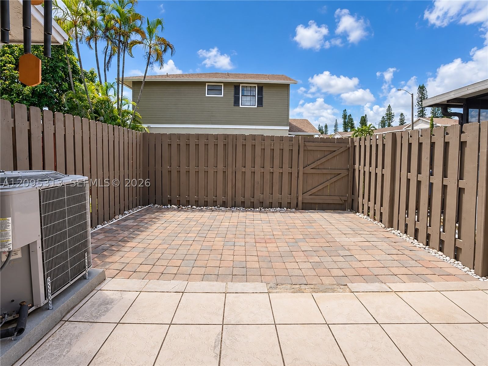 Real estate property located at 1046 107th Ave, Broward, Pembroke Pointe Section T, Pembroke Pines, FL