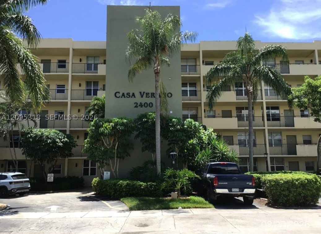 Real estate property located at 2400 10th St #203, Broward, Casa Verano Condo, Pompano Beach, FL