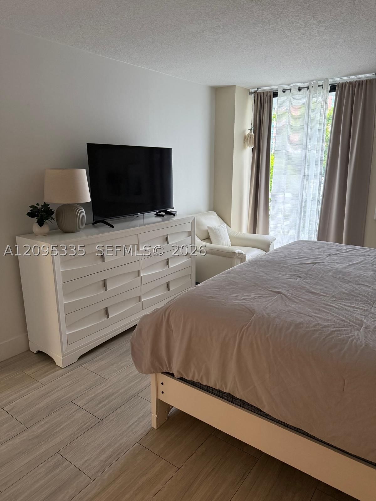 Real estate property located at 3300 192nd St #414, Miami-dade, Parc Central Aventura Eas, Aventura, FL