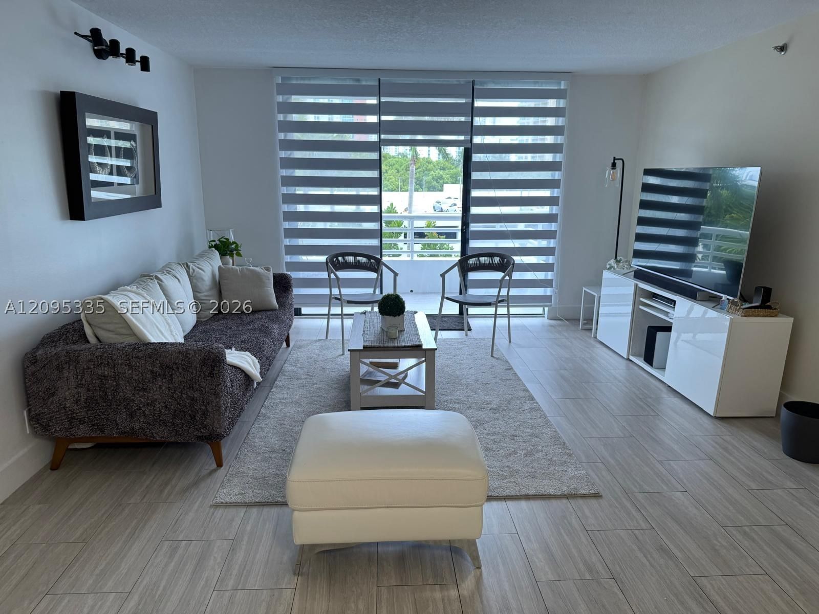 Real estate property located at 3300 192nd St #414, Miami-dade, Parc Central Aventura Eas, Aventura, FL