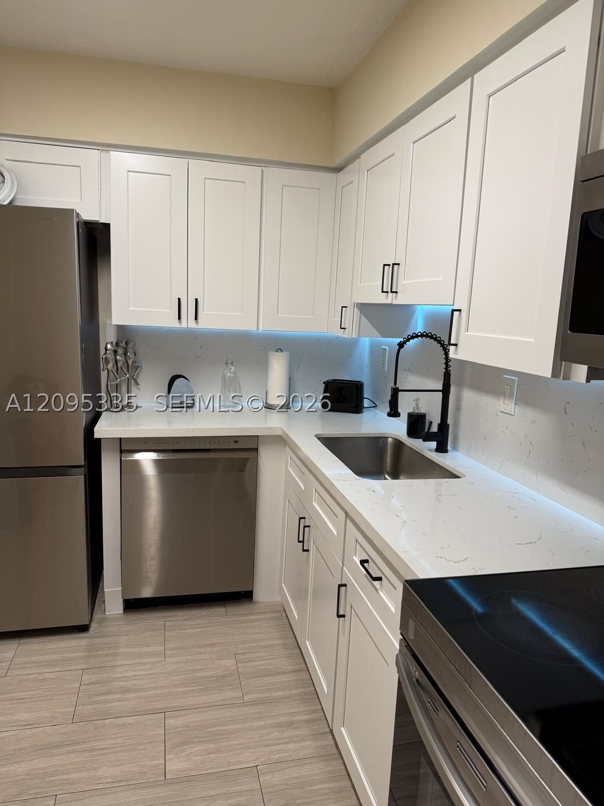Real estate property located at 3300 192nd St #414, Miami-dade, Parc Central Aventura Eas, Aventura, FL