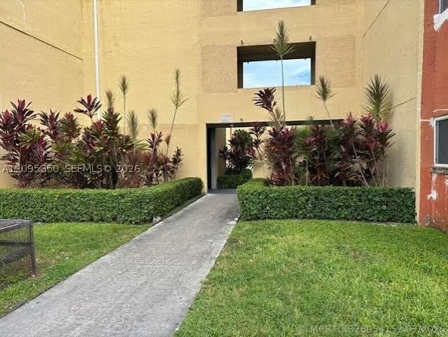 Real estate property located at 3710 21st St #109, Broward, Sunset Hills I Condominiu, Lauderdale Lakes, FL
