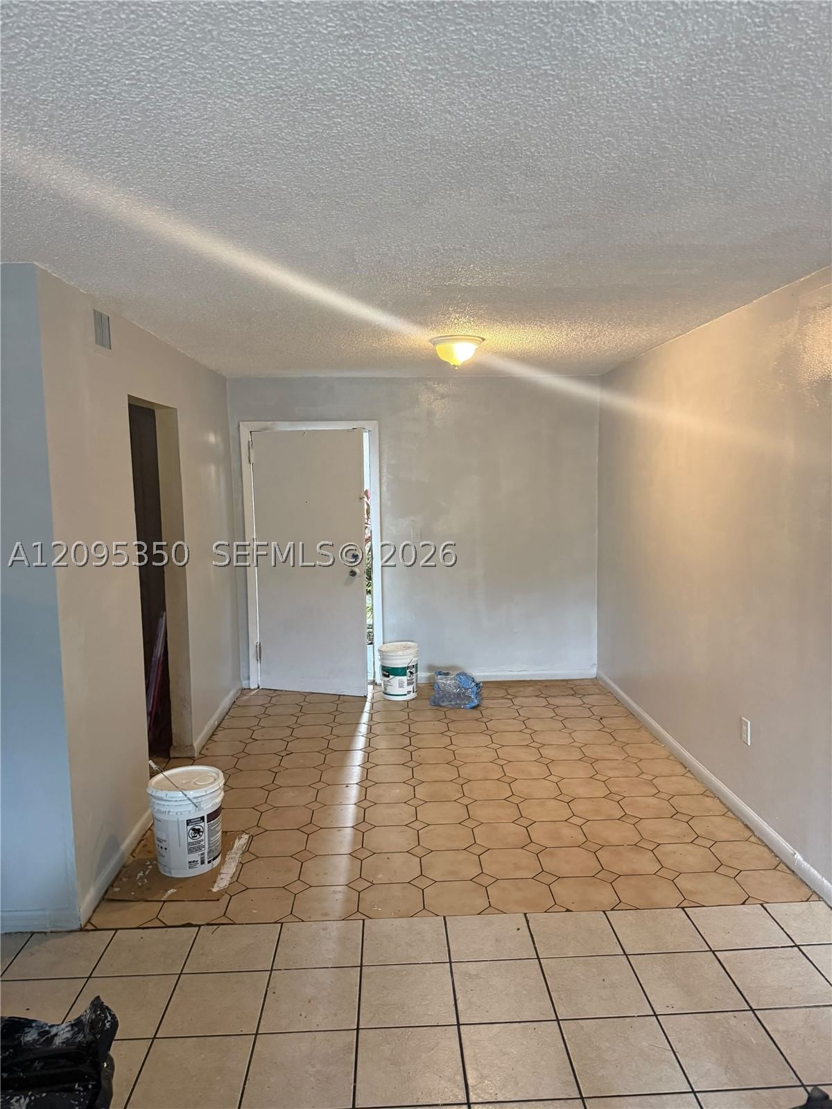Real estate property located at 3710 21st St #109, Broward, Sunset Hills I Condominiu, Lauderdale Lakes, FL