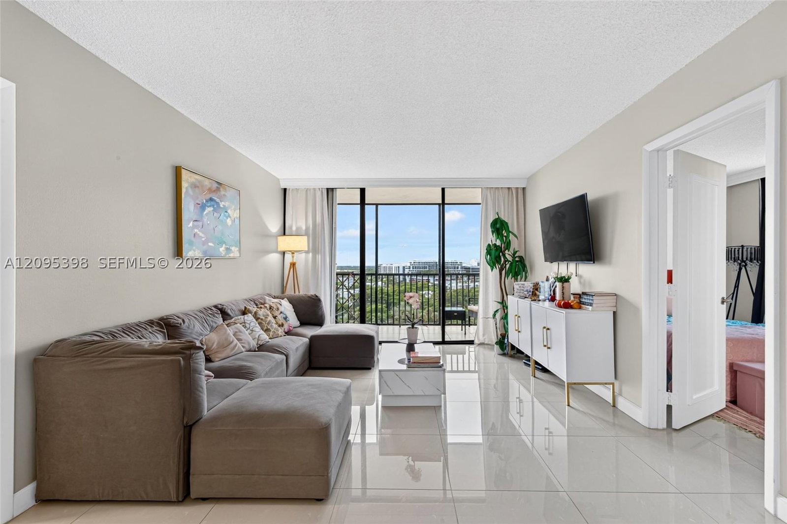 Real estate property located at 20335 Country Club Dr #1402, Miami-dade, Coronado Condo- Tower Ii, Aventura, FL
