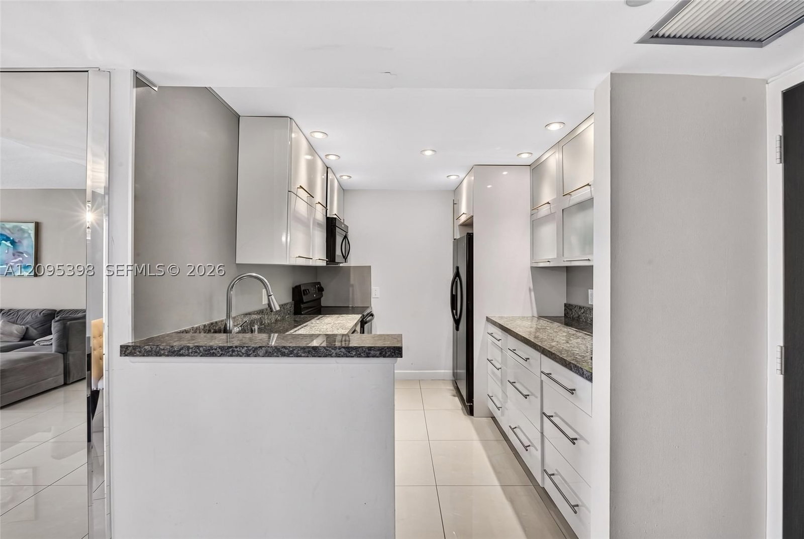 Real estate property located at 20335 Country Club Dr #1402, Miami-dade, Coronado Condo- Tower Ii, Aventura, FL