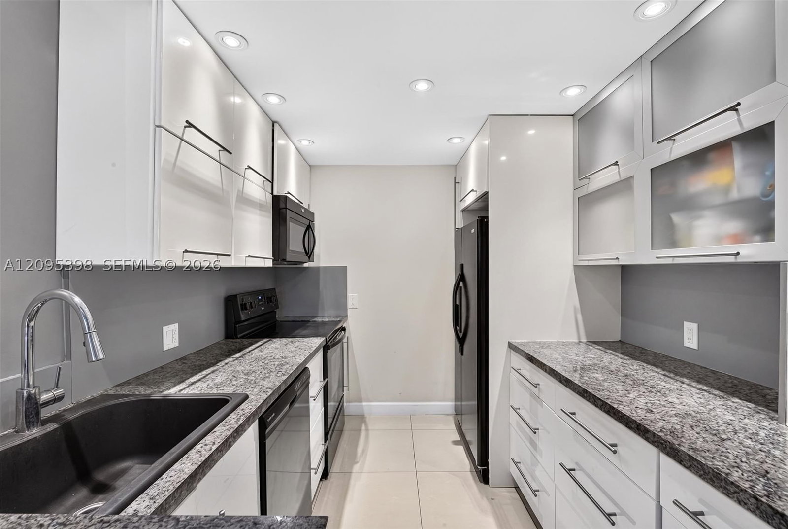 Real estate property located at 20335 Country Club Dr #1402, Miami-dade, Coronado Condo- Tower Ii, Aventura, FL
