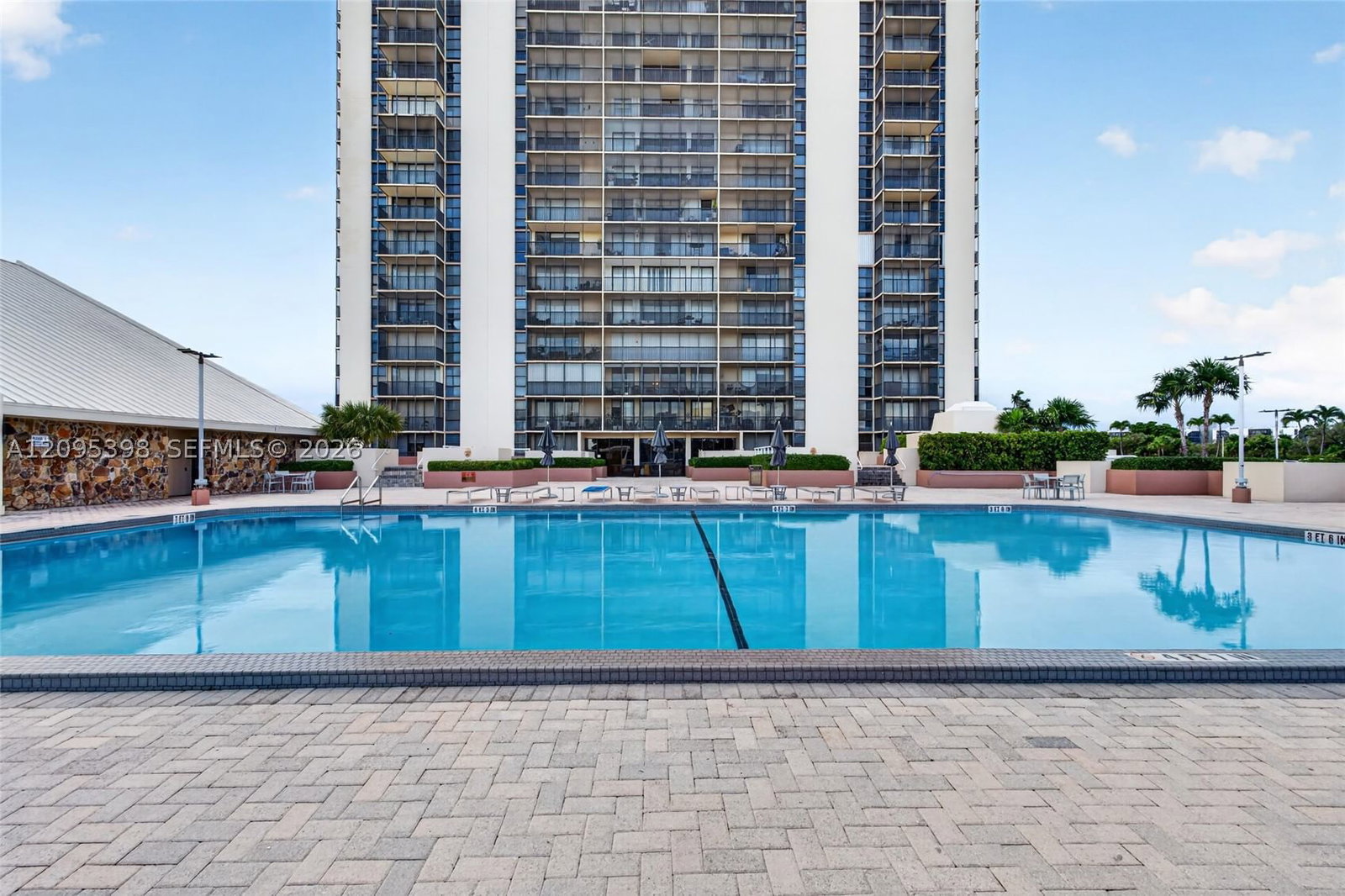 Real estate property located at 20335 Country Club Dr #1402, Miami-dade, Coronado Condo- Tower Ii, Aventura, FL
