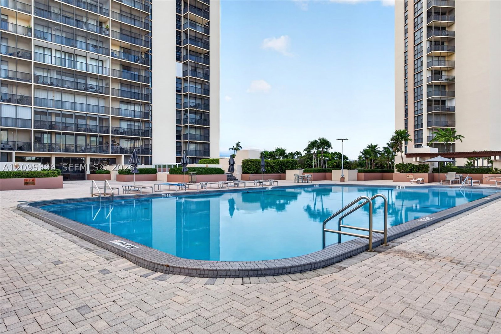 Real estate property located at 20335 Country Club Dr #1402, Miami-dade, Coronado Condo- Tower Ii, Aventura, FL