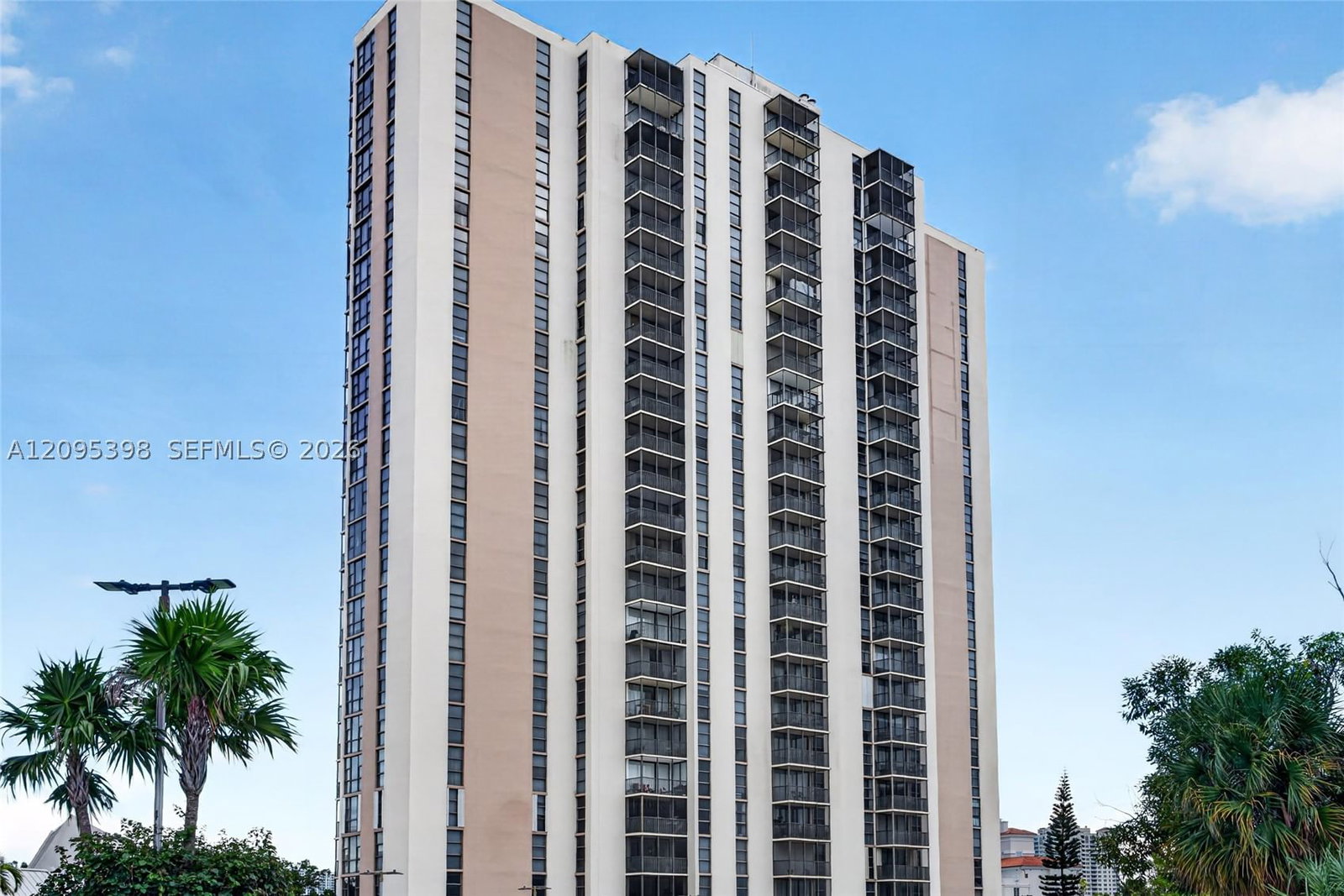 Real estate property located at 20335 Country Club Dr #1402, Miami-dade, Coronado Condo- Tower Ii, Aventura, FL