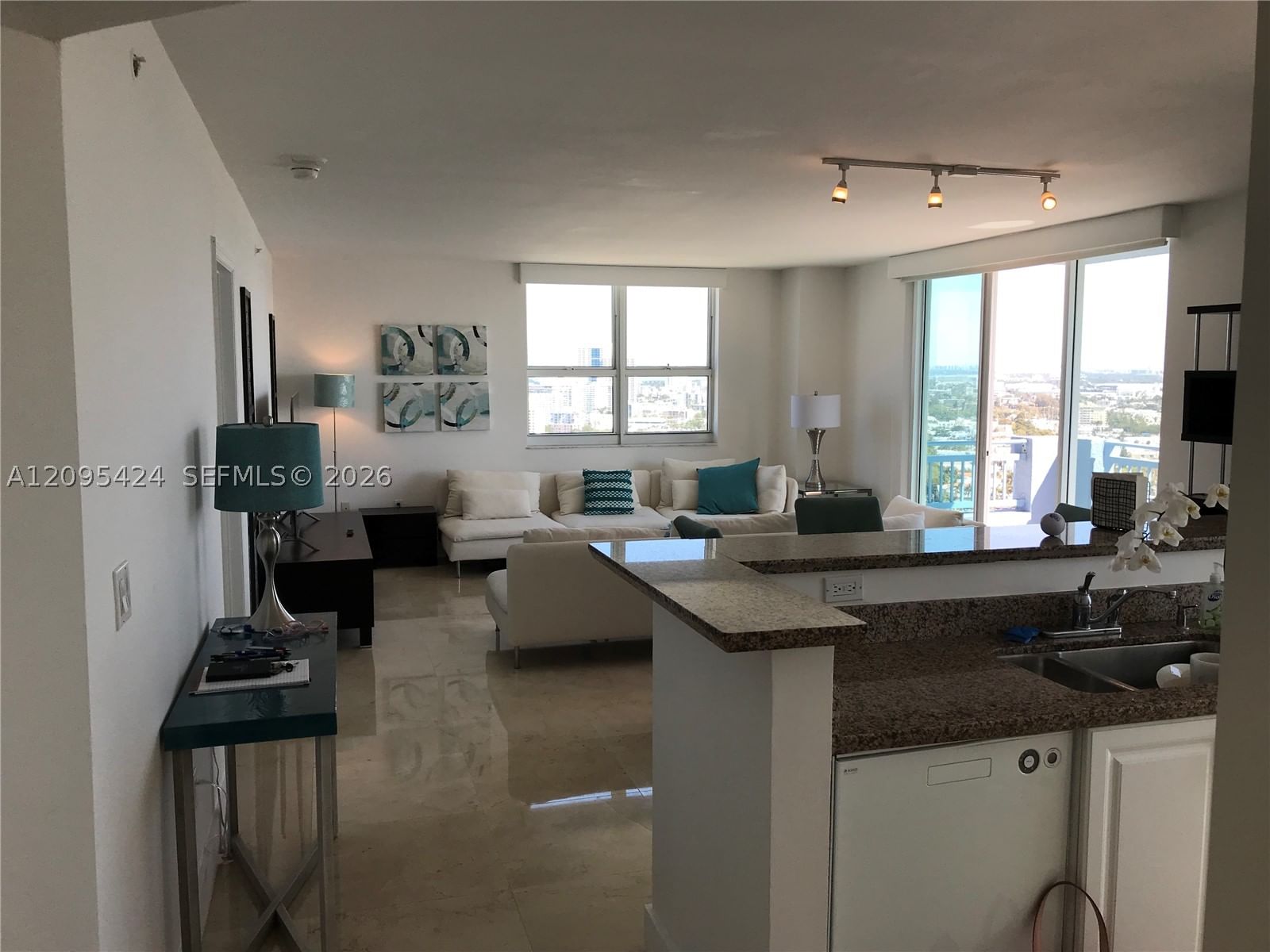 Real estate property located at 90 Alton Rd #2711, Miami-dade, Yacht Club At Portofino C, Miami Beach, FL