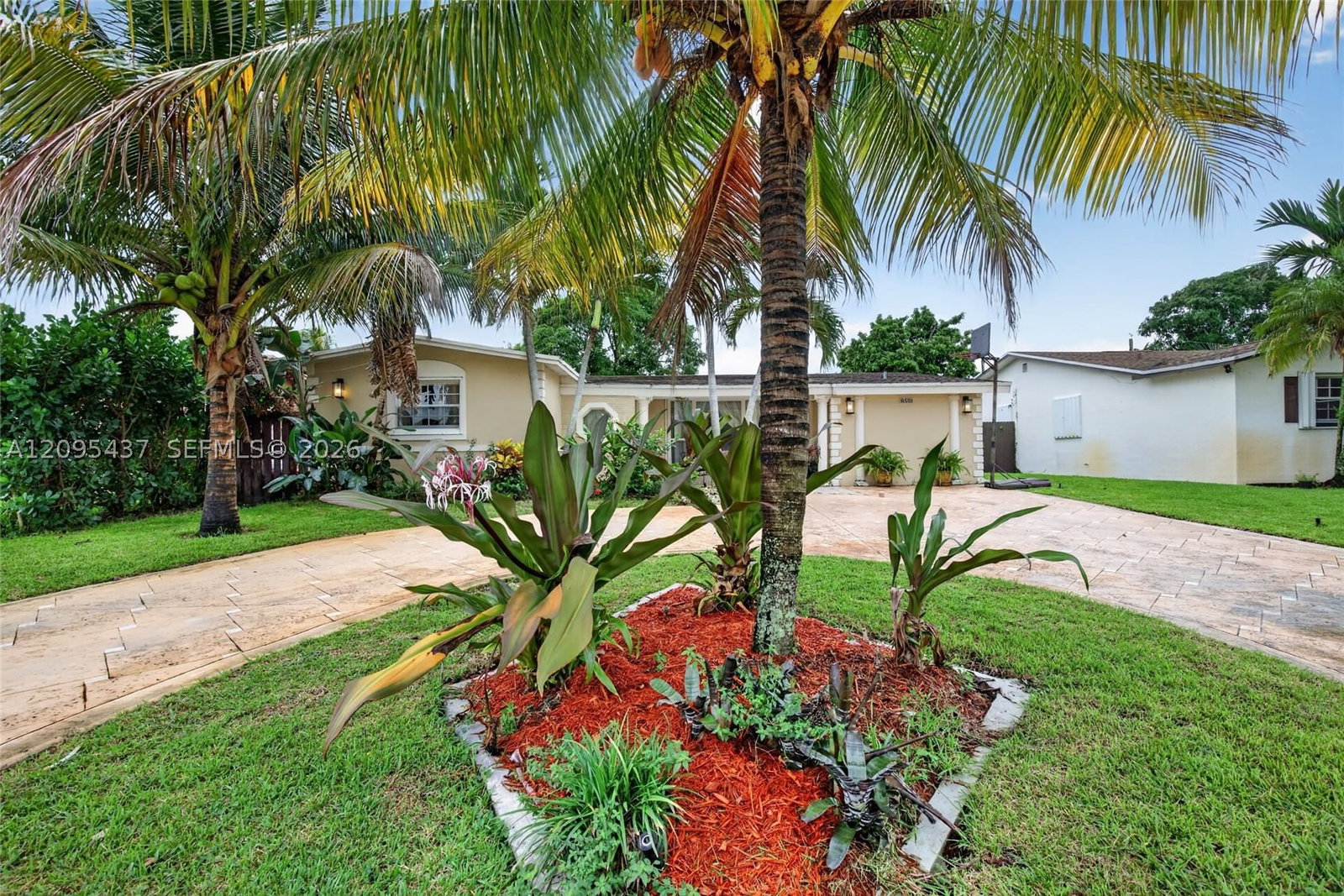 Real estate property located at 8508 Long Acre Dr, Broward, Knolls 1st Section, Miramar, FL