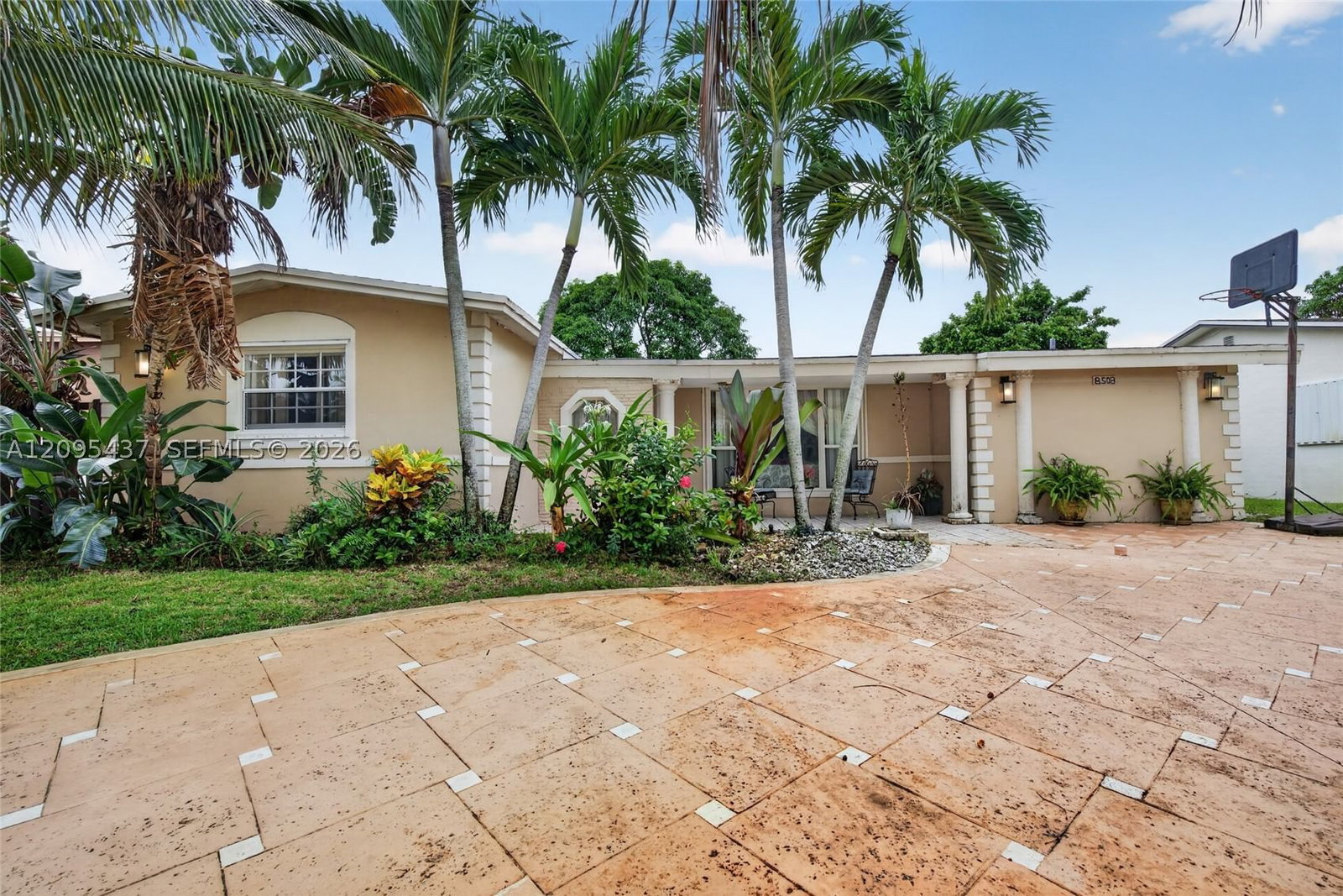 Real estate property located at 8508 Long Acre Dr, Broward, Knolls 1st Section, Miramar, FL