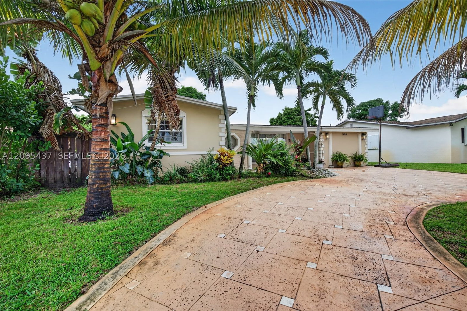 Real estate property located at 8508 Long Acre Dr, Broward, Knolls 1st Section, Miramar, FL
