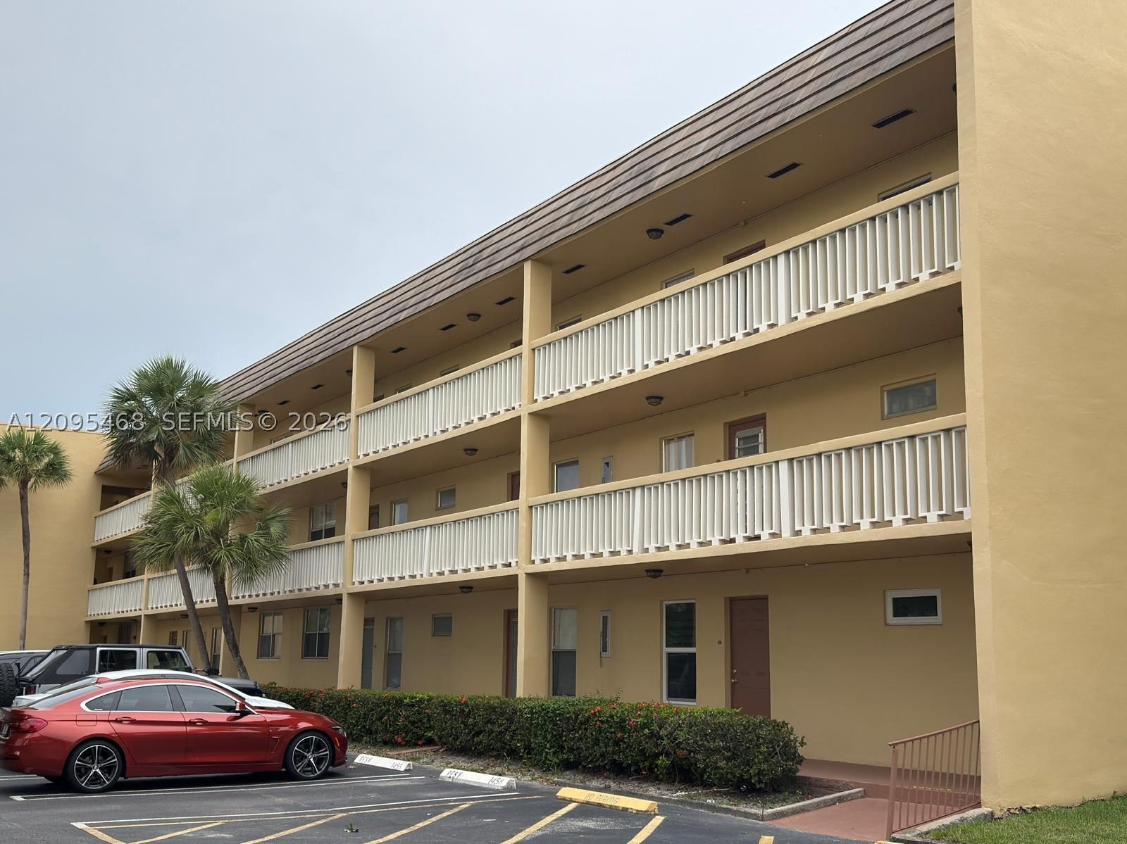 Real estate property located at 5800 64th Ave #306, Broward, Bermuda Club Nine Condo, Tamarac, FL