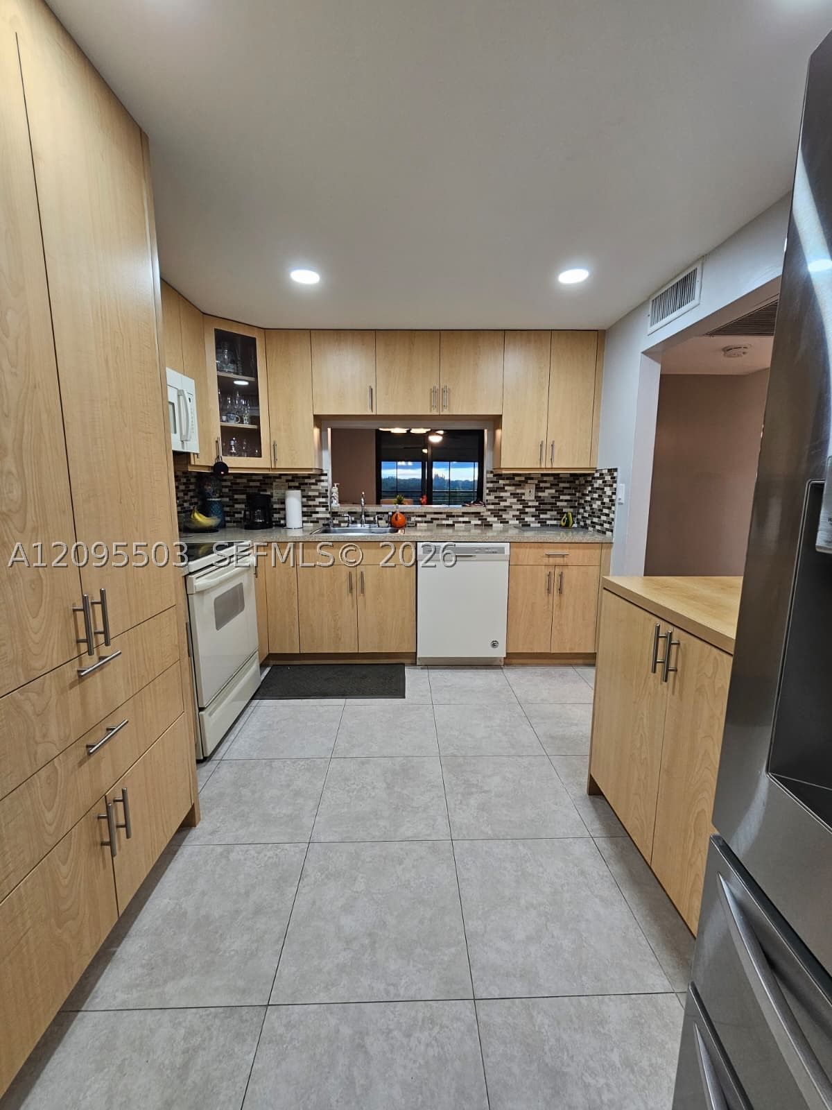 Real estate property located at 1000 Colony Point Cir #522, Broward, Colony Point 2 Condo, Pembroke Pines, FL