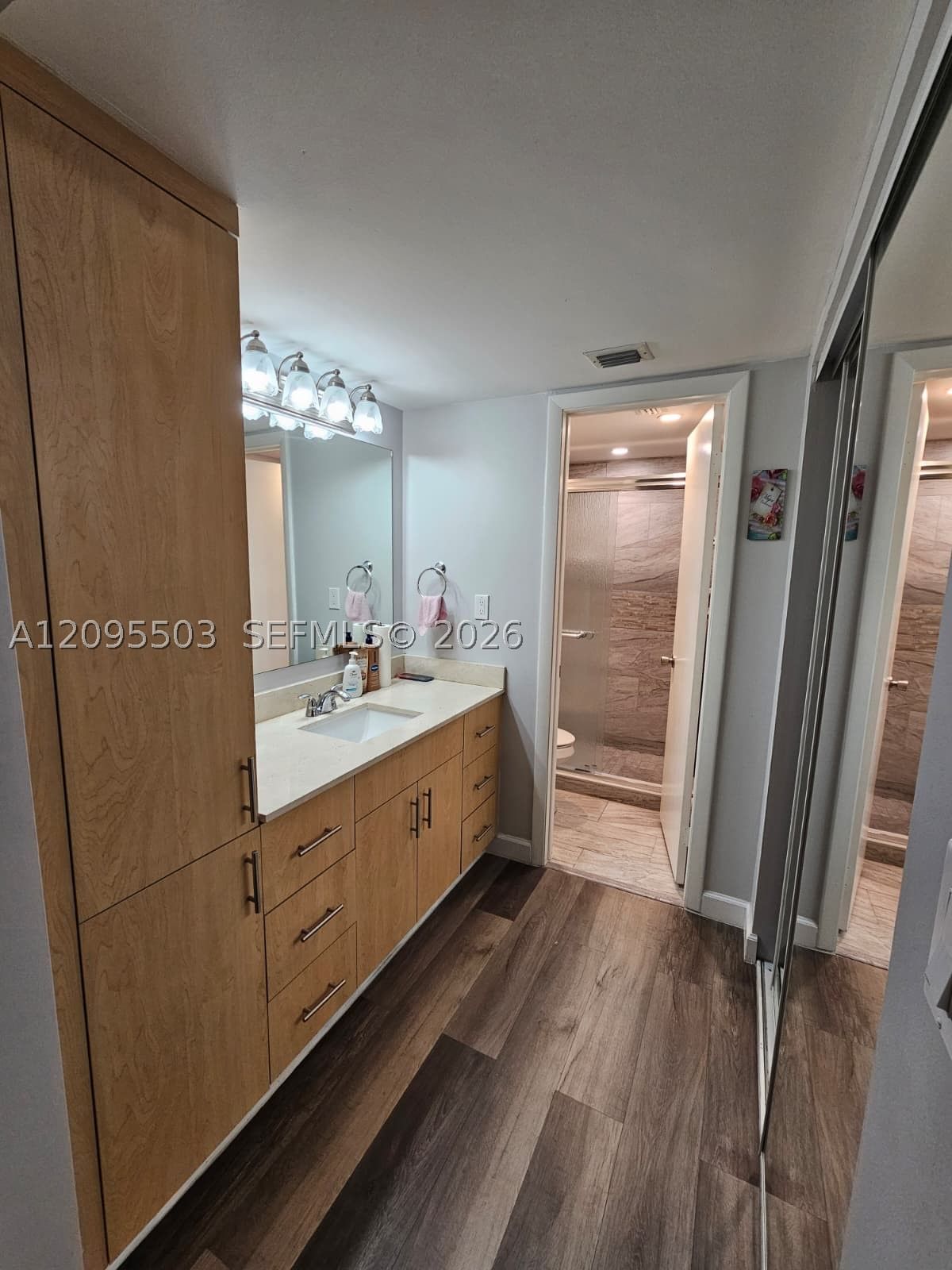 Real estate property located at 1000 Colony Point Cir #522, Broward, Colony Point 2 Condo, Pembroke Pines, FL