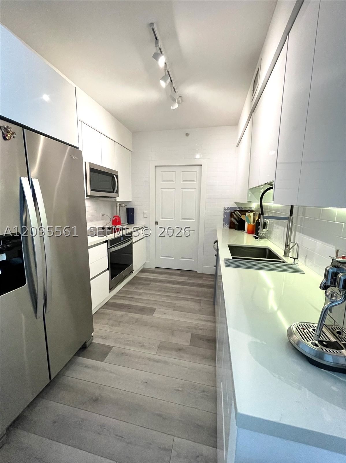 Real estate property located at 350 2nd St #680, Broward, 350 Las Olas Place Condo, Fort Lauderdale, FL