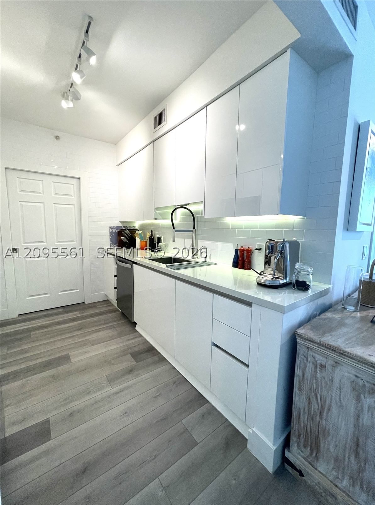 Real estate property located at 350 2nd St #680, Broward, 350 Las Olas Place Condo, Fort Lauderdale, FL