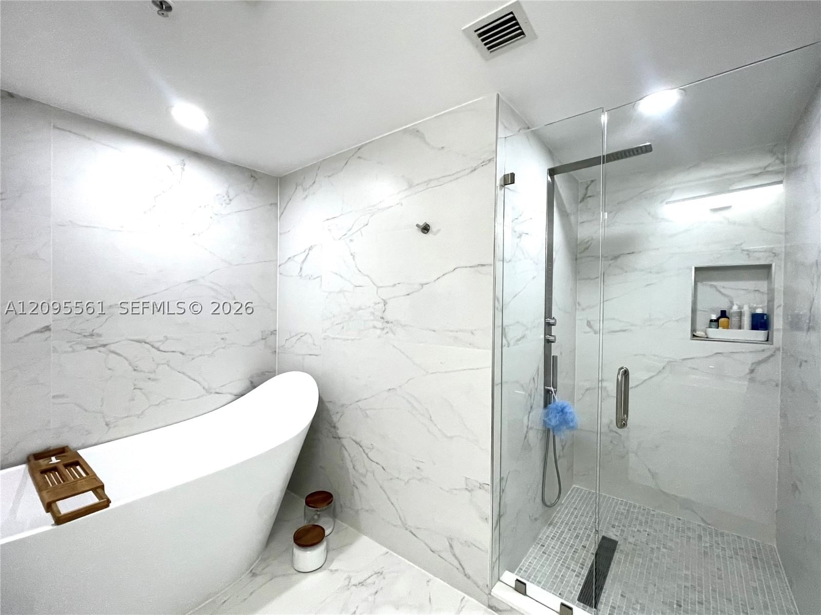 Real estate property located at 350 2nd St #680, Broward, 350 Las Olas Place Condo, Fort Lauderdale, FL