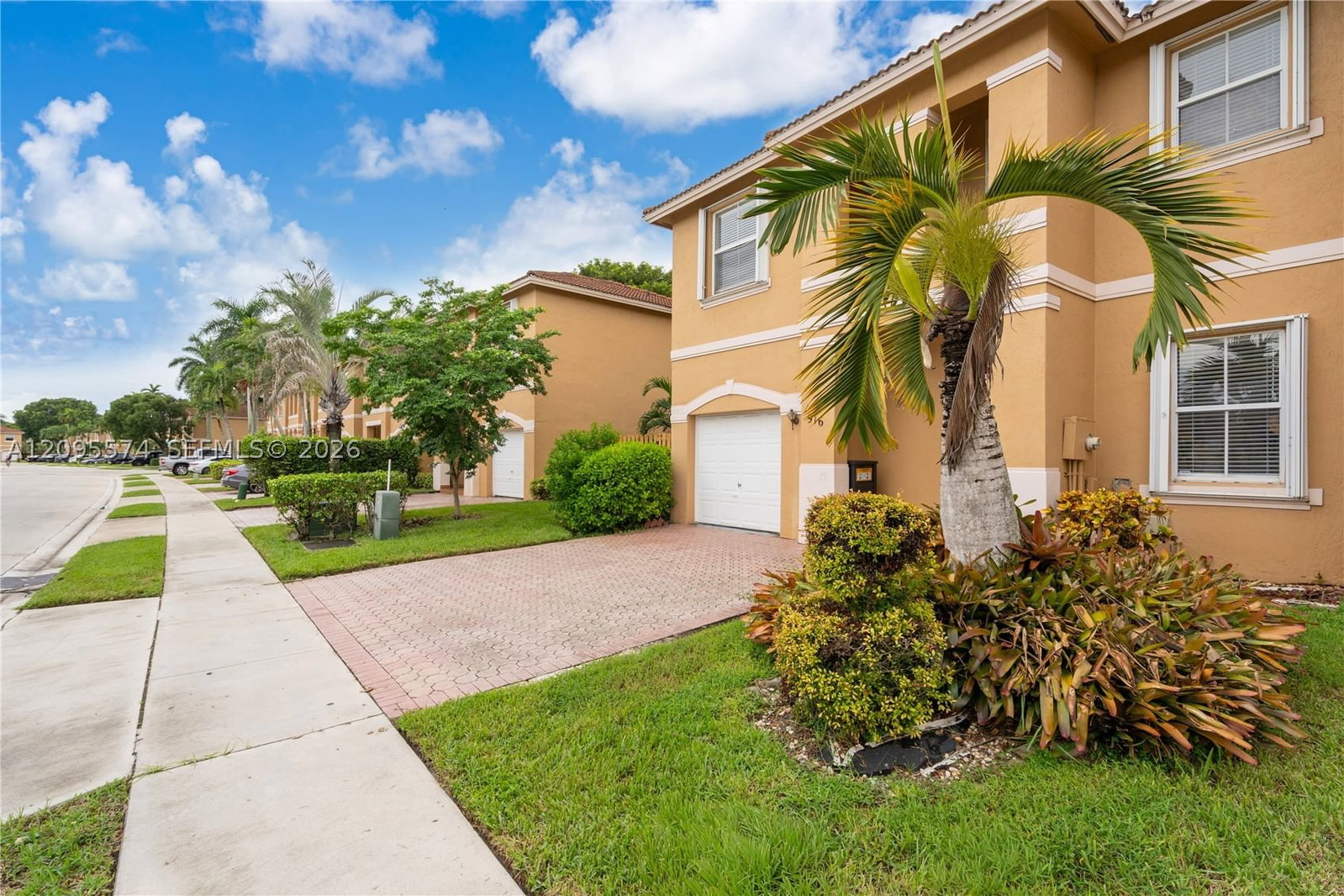 Real estate property located at 916 135th Ter, Broward, Pembroke Falls Phase 3, Pembroke Pines, FL