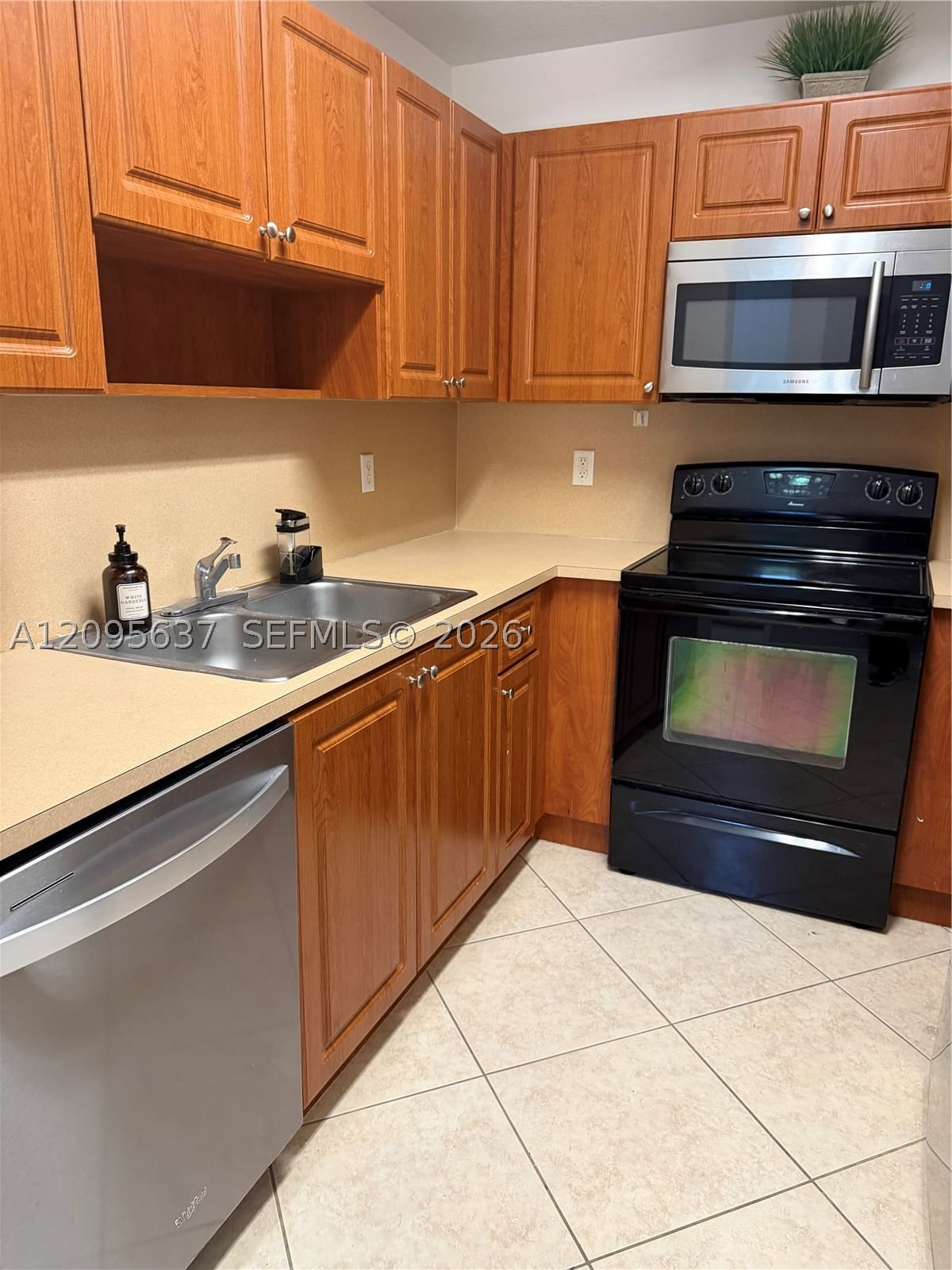 Real estate property located at 2321 Mariner Ct, Broward, Villas At Harbor Isles Co, Dania Beach, FL