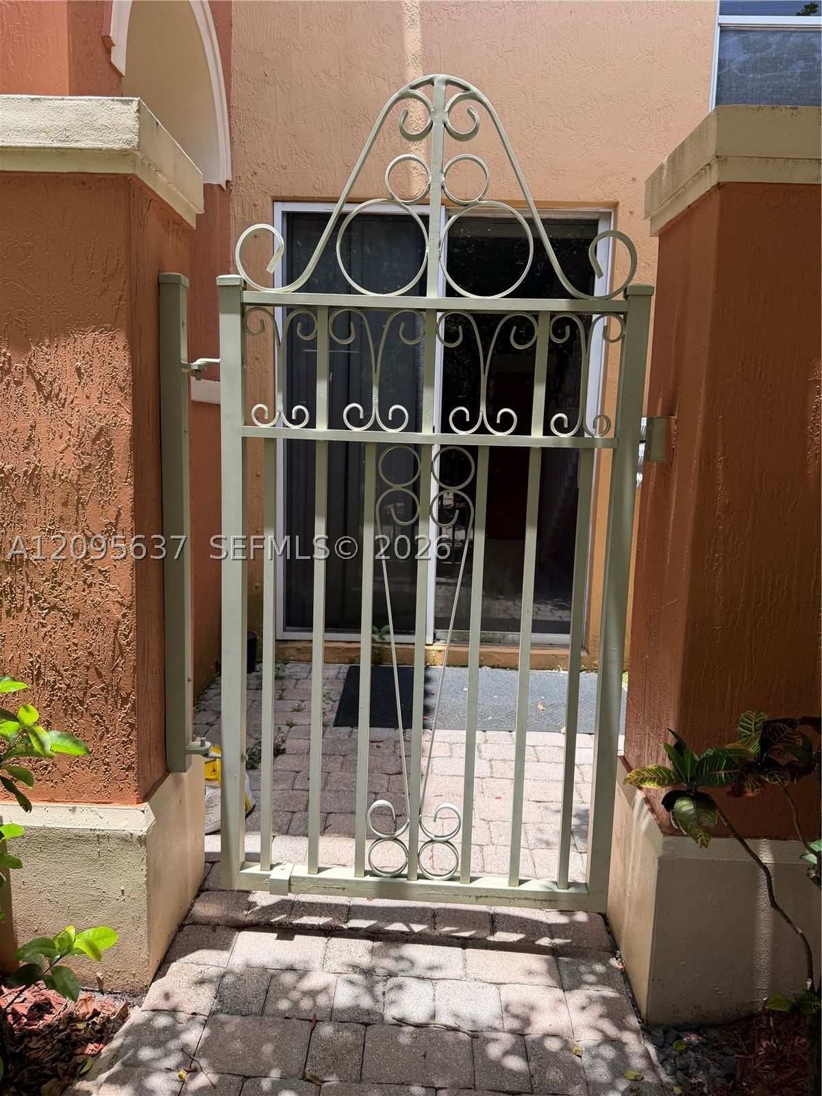 Real estate property located at 2321 Mariner Ct, Broward, Villas At Harbor Isles Co, Dania Beach, FL