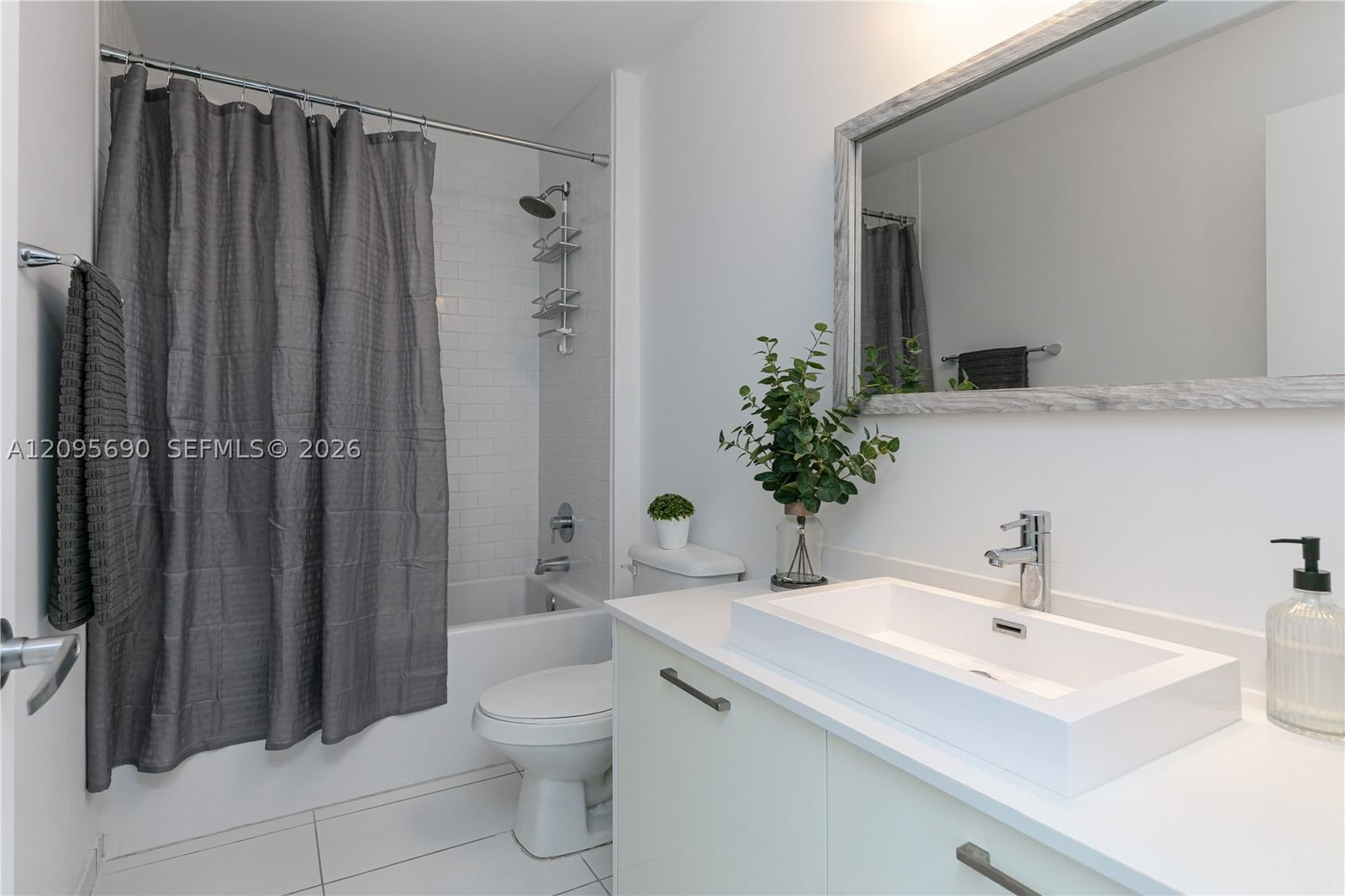 Real estate property located at 151 1st St #3103, Miami-dade, Centro Condo, Miami, FL