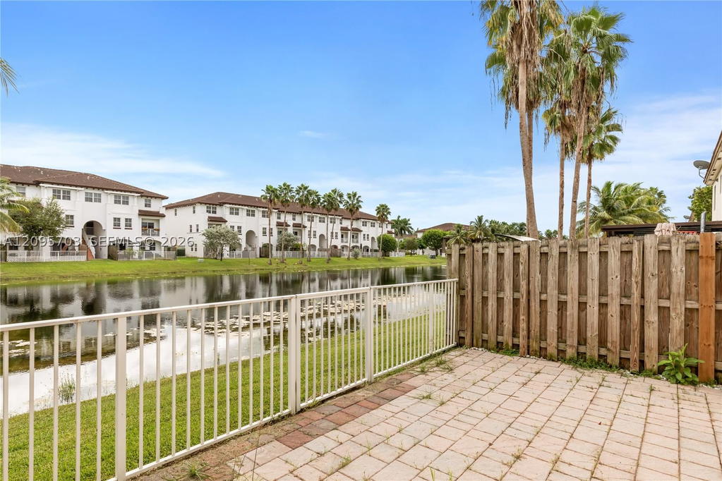 Real estate property located at 8965 98th Ave, Miami-dade, Doral Breeze, Doral, FL