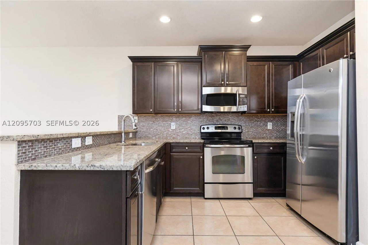 Real estate property located at 8965 98th Ave, Miami-dade, Doral Breeze, Doral, FL