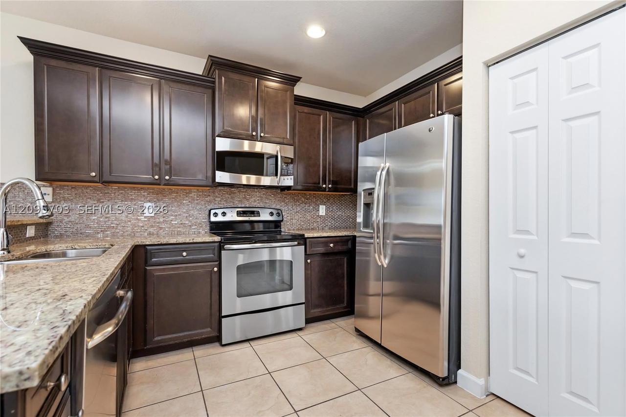 Real estate property located at 8965 98th Ave, Miami-dade, Doral Breeze, Doral, FL