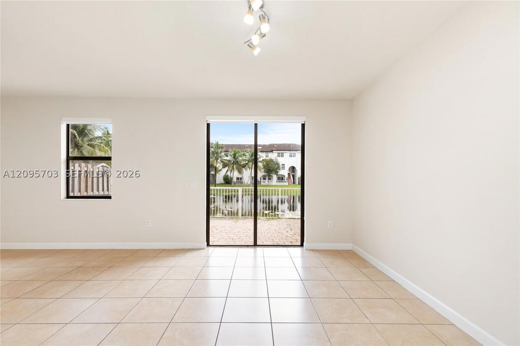 Real estate property located at 8965 98th Ave, Miami-dade, Doral Breeze, Doral, FL