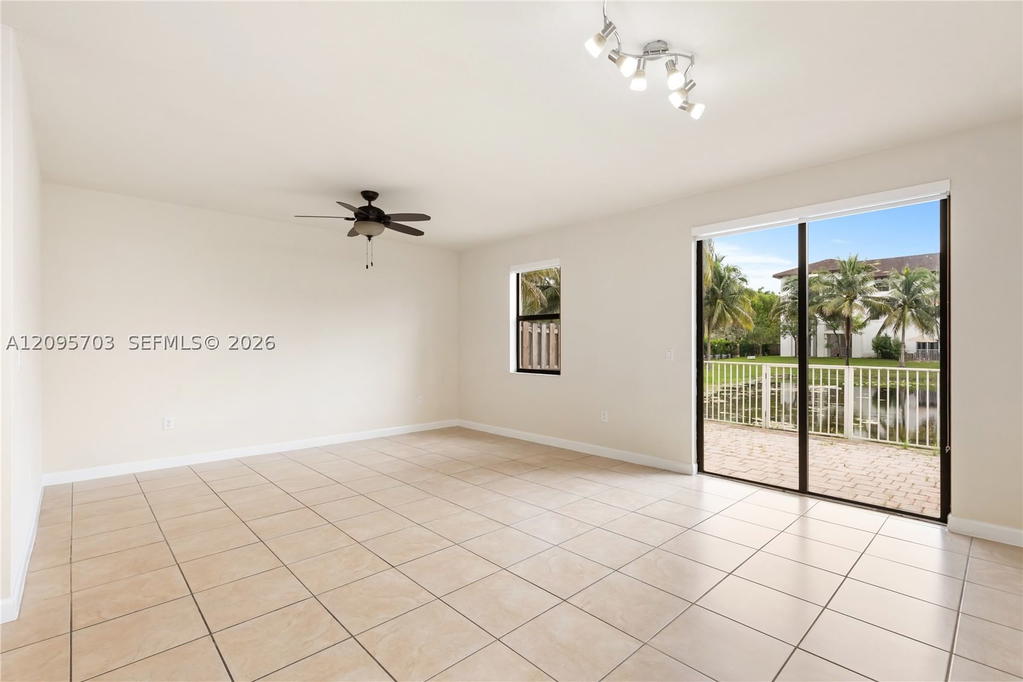 Real estate property located at 8965 98th Ave, Miami-dade, Doral Breeze, Doral, FL