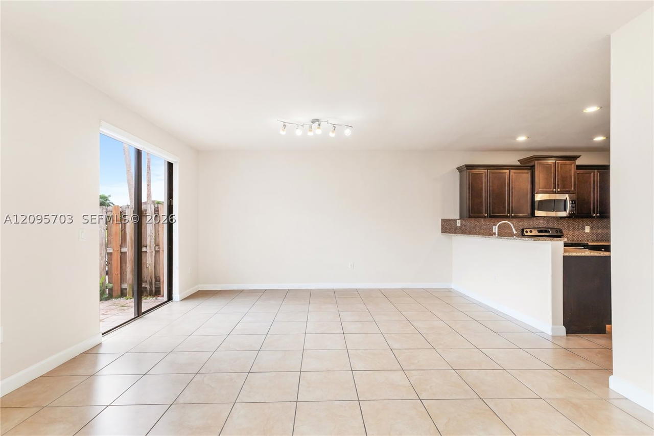 Real estate property located at 8965 98th Ave, Miami-dade, Doral Breeze, Doral, FL
