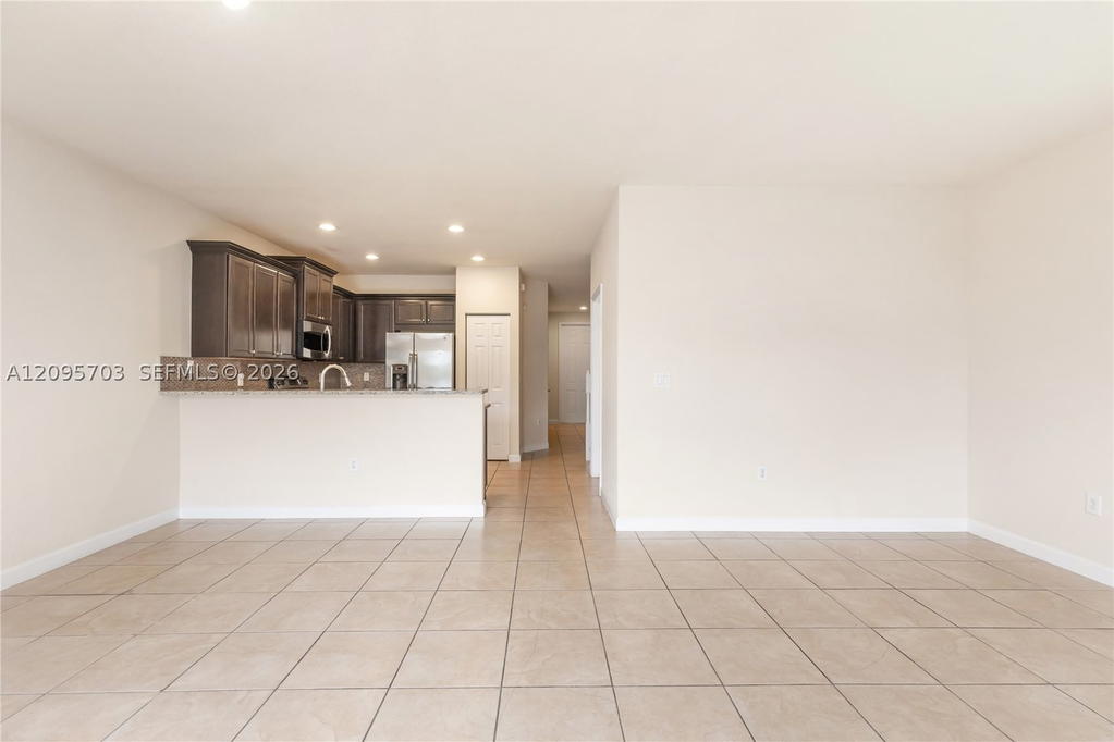Real estate property located at 8965 98th Ave, Miami-dade, Doral Breeze, Doral, FL
