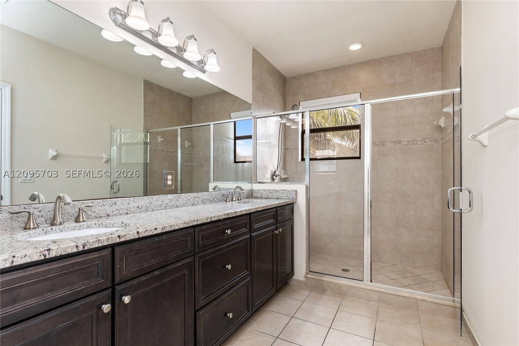 Real estate property located at 8965 98th Ave, Miami-dade, Doral Breeze, Doral, FL