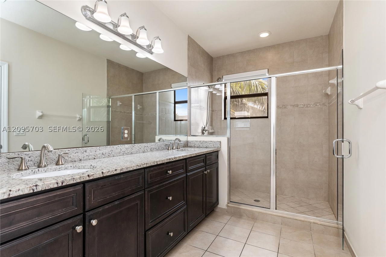 Real estate property located at 8965 98th Ave, Miami-dade, Doral Breeze, Doral, FL
