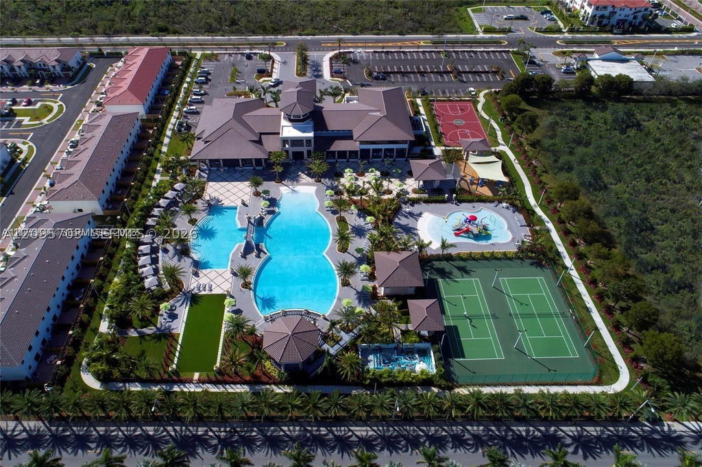 Real estate property located at 8965 98th Ave, Miami-dade, Doral Breeze, Doral, FL