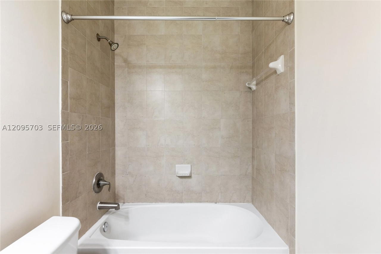 Real estate property located at 8965 98th Ave, Miami-dade, Doral Breeze, Doral, FL