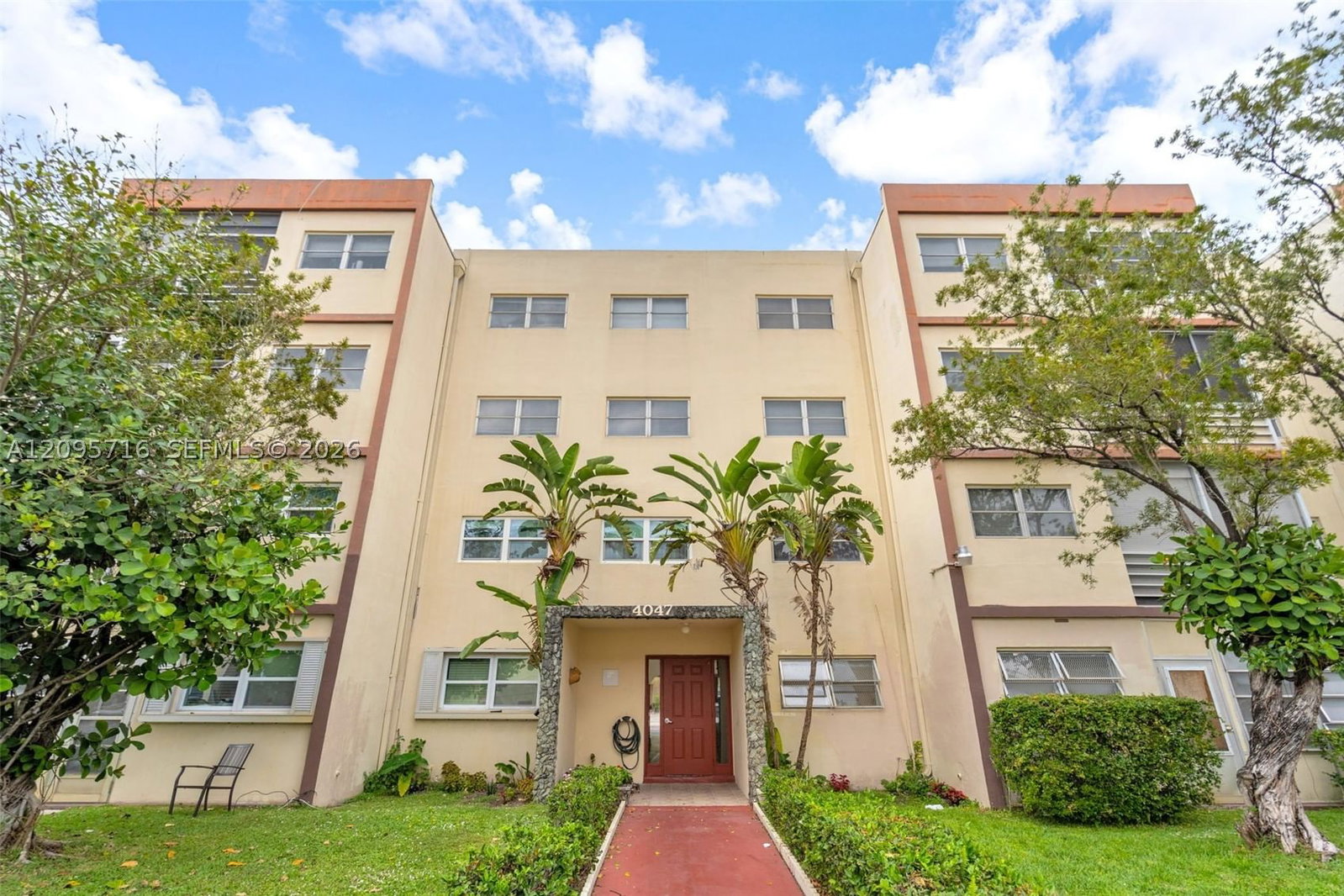 Real estate property located at 4047 16th St #107, Broward, Majestic Gardens Condomin, Lauderhill, FL