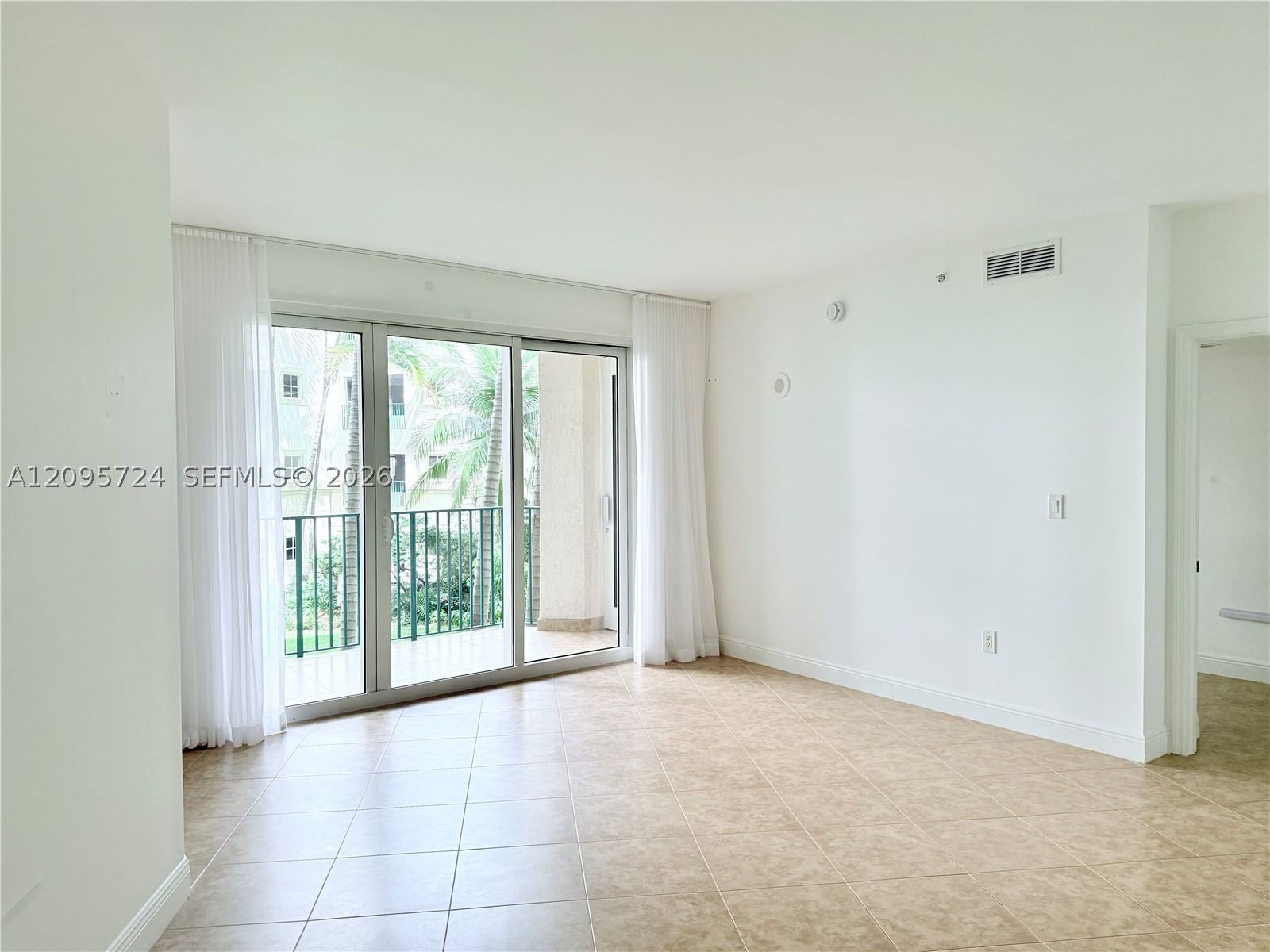 Real estate property located at 19900 Country Club Dr #216, Miami-dade, Turnberry Village So Towe, Aventura, FL