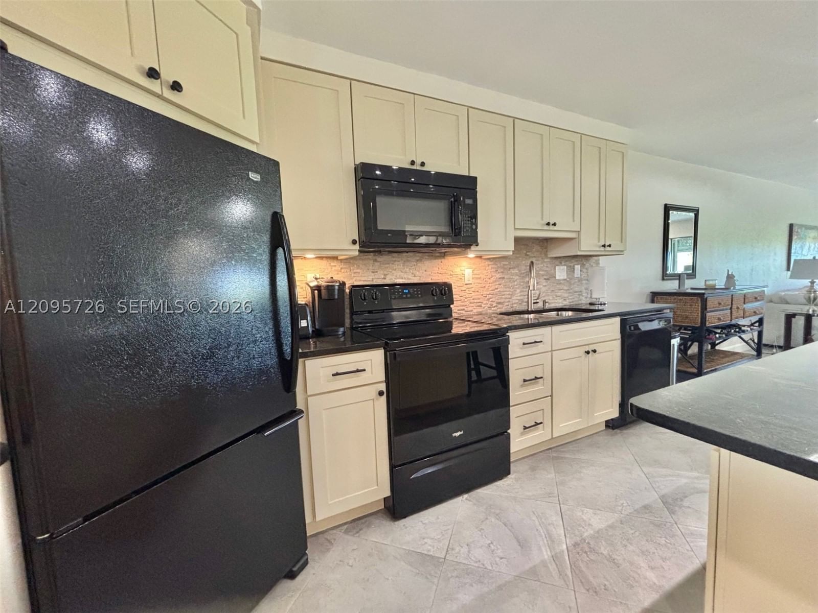 Real estate property located at 3920 Inverrary Blvd #607C, Broward, 18th Hole At Inverrary Co, Lauderhill, FL
