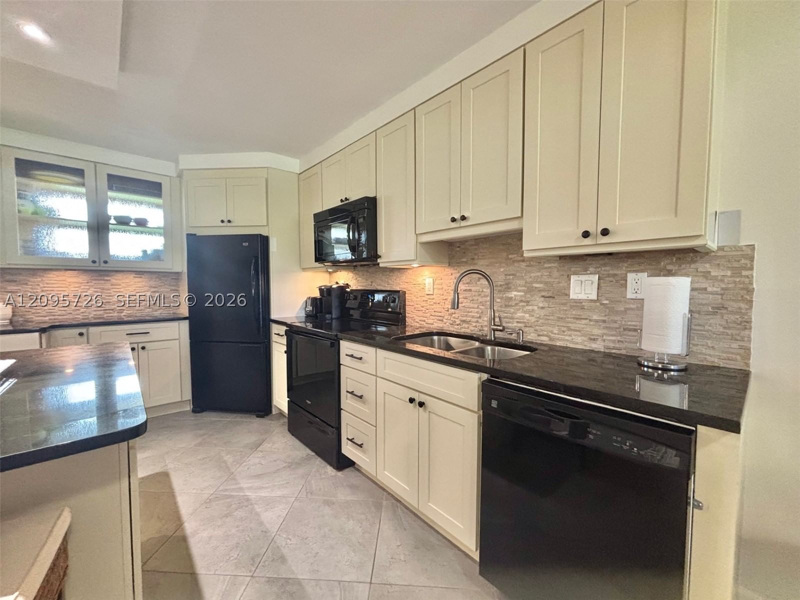 Real estate property located at 3920 Inverrary Blvd #607C, Broward, 18th Hole At Inverrary Co, Lauderhill, FL