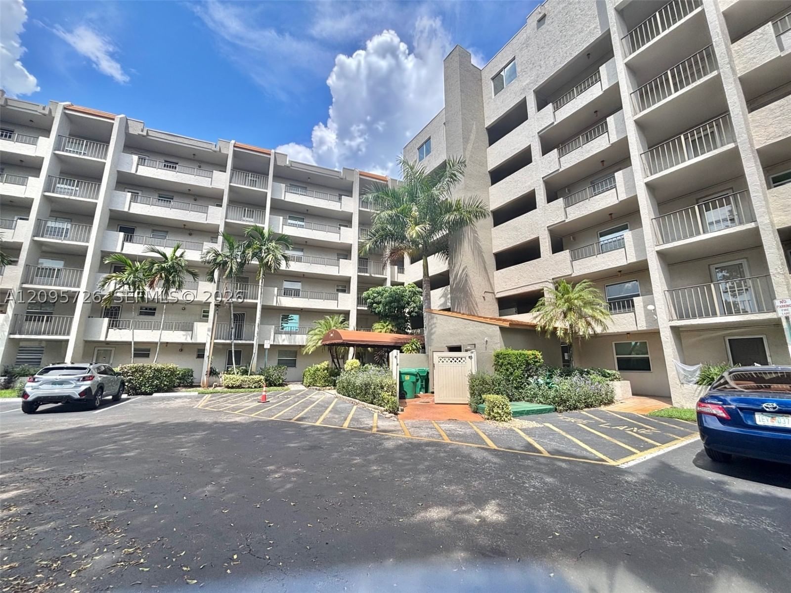 Real estate property located at 3920 Inverrary Blvd #607C, Broward, 18th Hole At Inverrary Co, Lauderhill, FL
