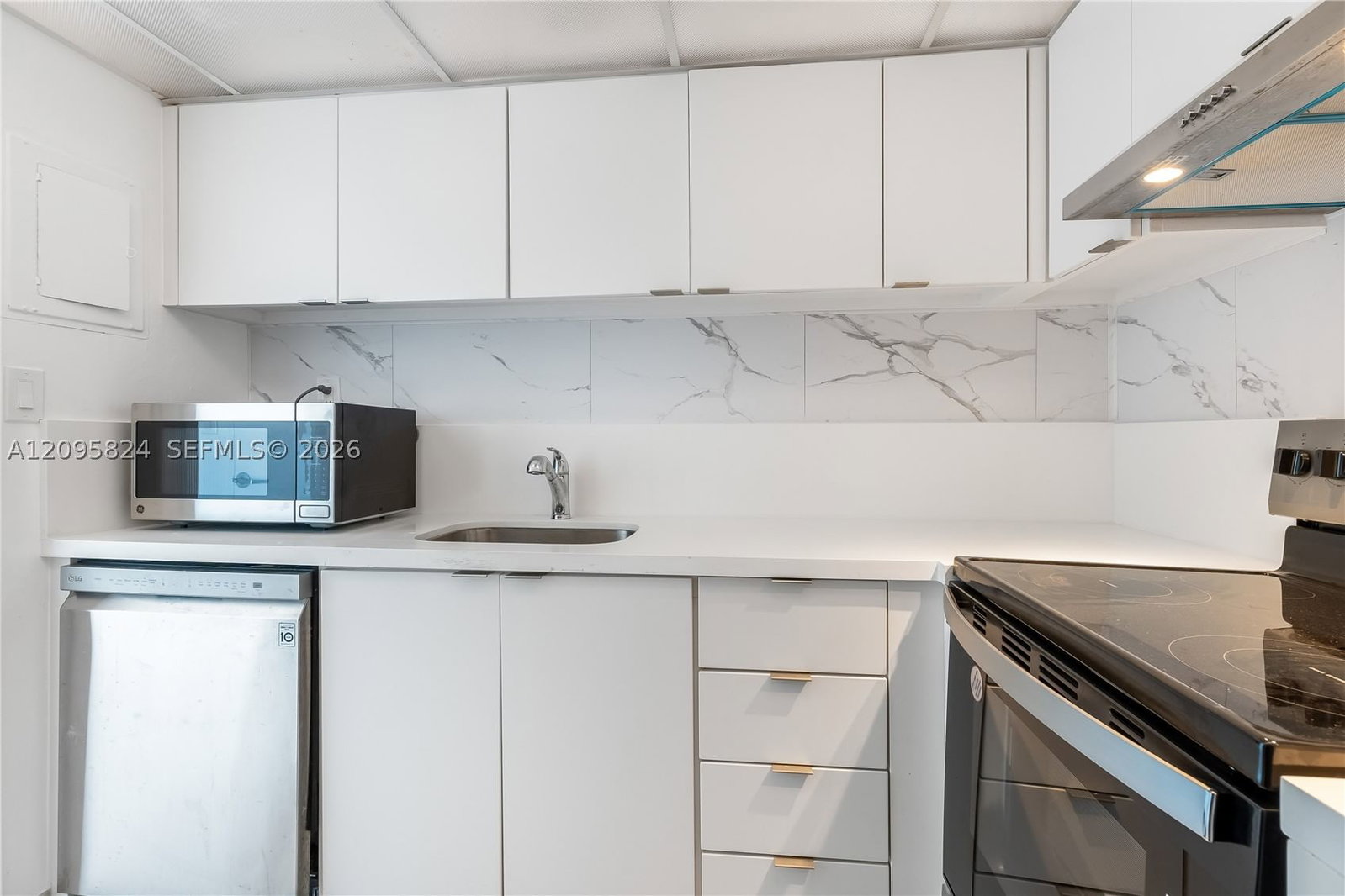 Real estate property located at 1000 West Ave #1008, Miami-dade, Mirador 1000 Condo, Miami Beach, FL
